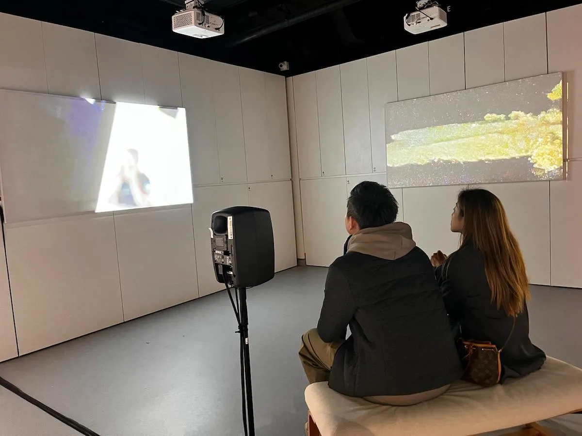 Viewers immerse in dual projections from separate times and places, fragments both gathering and dissolving, compelling each to craft their own understanding through the dance of memory and imagination.